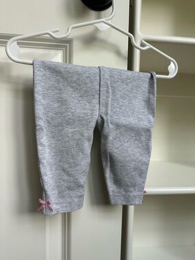 GAP Heather Gray Capri Baby Leggings with Pink Bow Detail